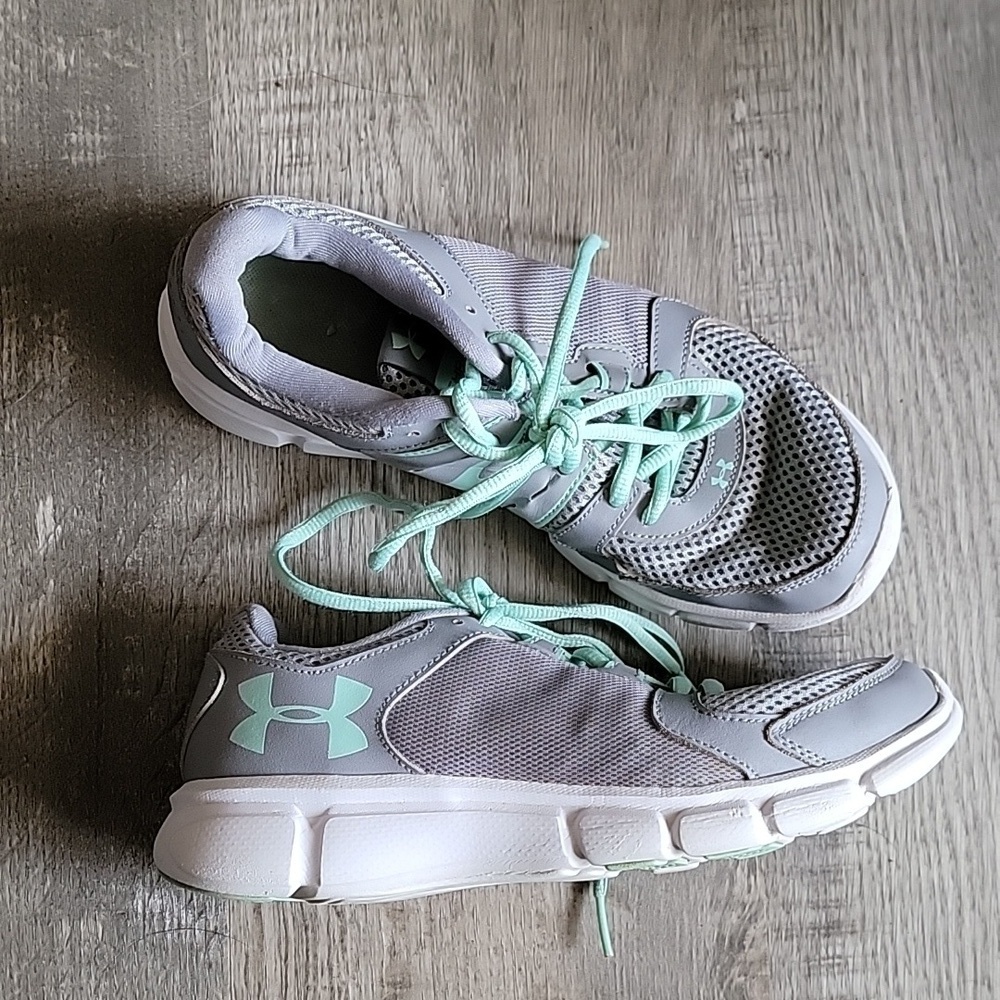 Women's size 8 Under Armour Sneakers